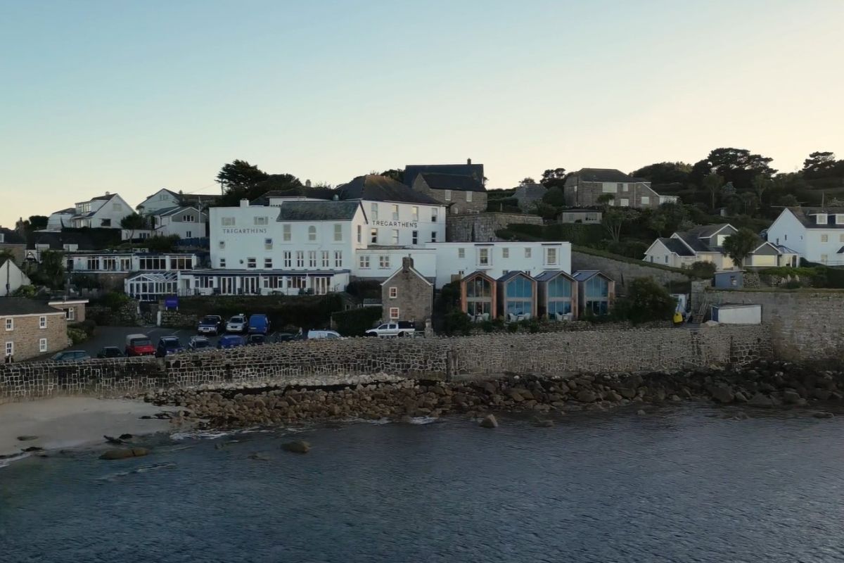 Tregarthen’s Hotel offers dining in the restaurant, or more informal dining in the lounge